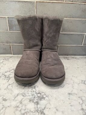 UGG Women's Short Gray Suede Winter Boots